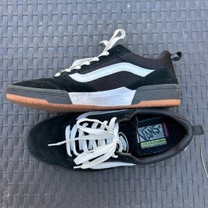 Men’s 9.5 Vans Zahba Low Top Sneakers
